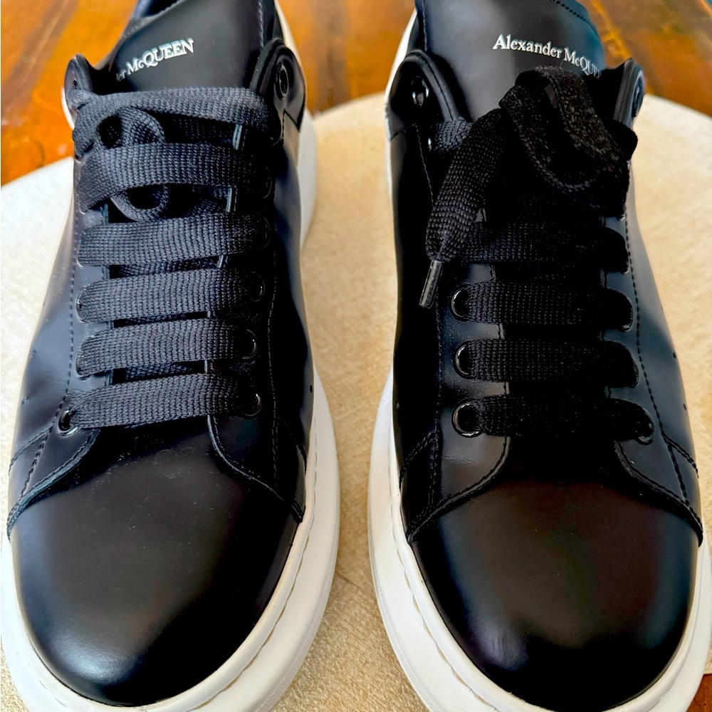 Alexander Mcqueen Larry Leather low-top sneakers